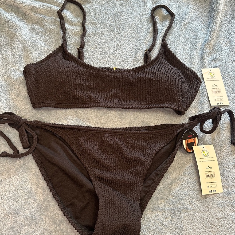 Cute textured bikini. Tie bottoms and scoop top.